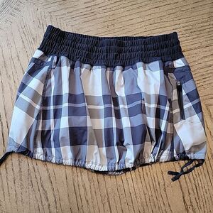 Lululemon size 8 plaid skirt skort